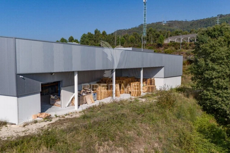Armazém para Arrendamento em Fornelos e Queijada Foto 17
