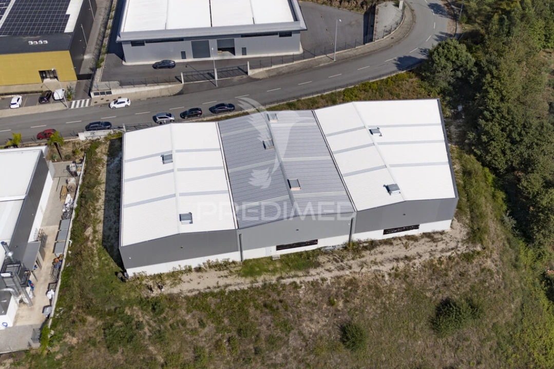 Armazém para Arrendamento em Fornelos e Queijada Foto 4