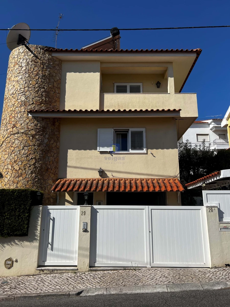 Moradia T4 para Venda em Santo Antão e São Julião do Tojal Foto 1