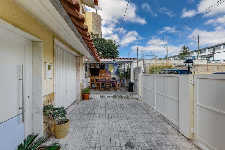 Moradia T4 para Venda em Santo Antão e São Julião do Tojal Foto 6