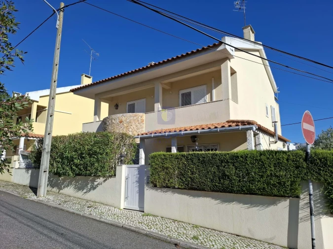 Moradia T4 para Venda em Santo Antão e São Julião do Tojal Foto 2