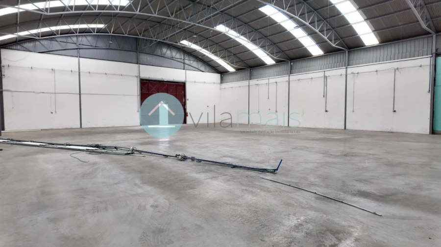 Armazém para Arrendamento em Grijó e Sermonde Foto 3