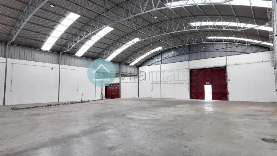 Armazém para Arrendamento em Grijó e Sermonde Foto 1