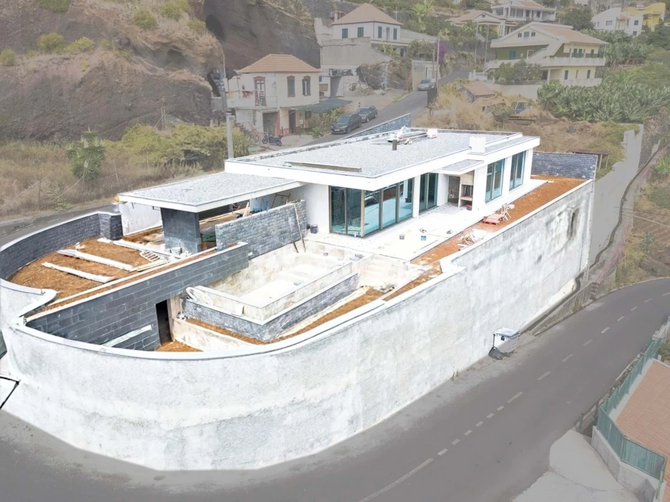 Moradia T3 para Venda em Ribeira Brava Foto 1