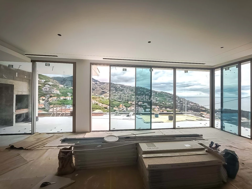 Moradia T3 para Venda em Ribeira Brava Foto 3