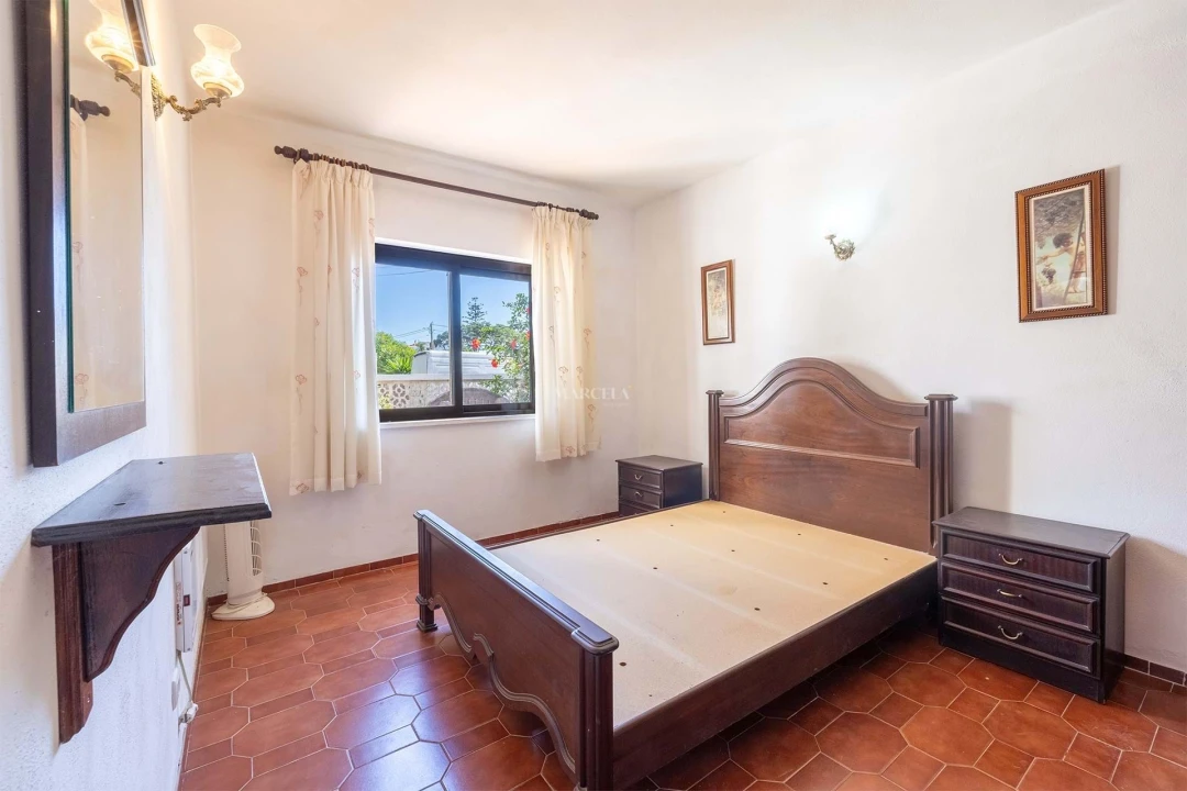 Moradia T4 para Venda em Odiaxere Foto 11