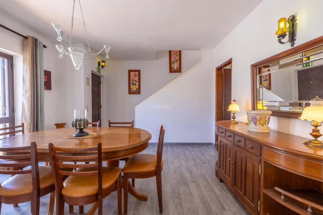 Moradia T4 para Venda em Odiaxere Foto 5