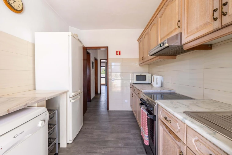 Moradia T4 para Venda em Odiaxere Foto 12