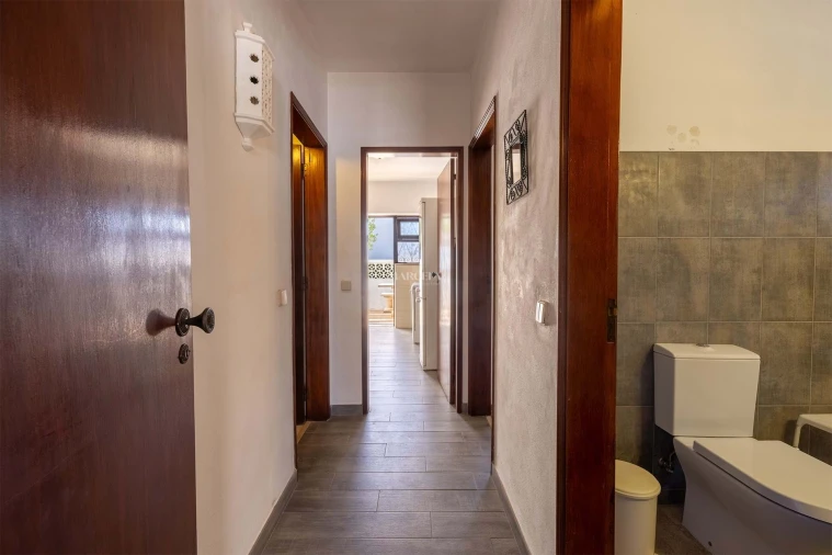 Moradia T4 para Venda em Odiaxere Foto 7