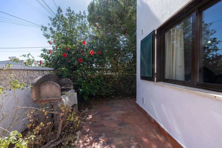 Moradia T4 para Venda em Odiaxere Foto 9