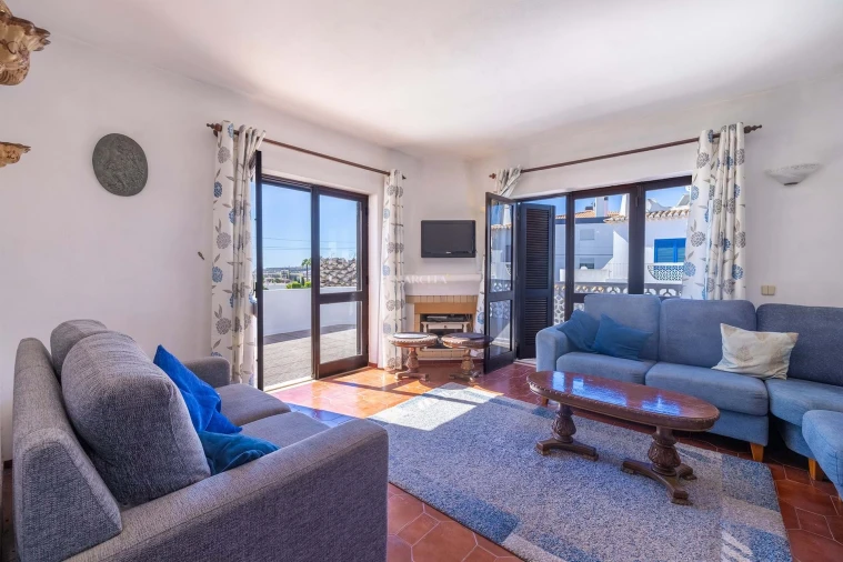 Moradia T4 para Venda em Odiaxere Foto 16