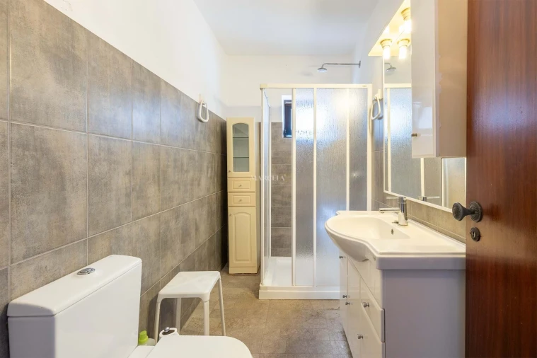 Moradia T4 para Venda em Odiaxere Foto 14