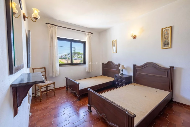 Moradia T4 para Venda em Odiaxere Foto 22