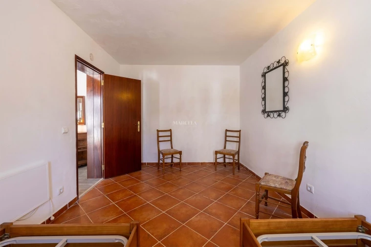 Moradia T4 para Venda em Odiaxere Foto 6