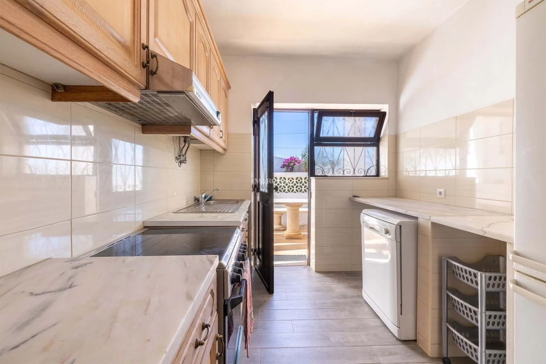 Moradia T4 para Venda em Odiaxere Foto 8