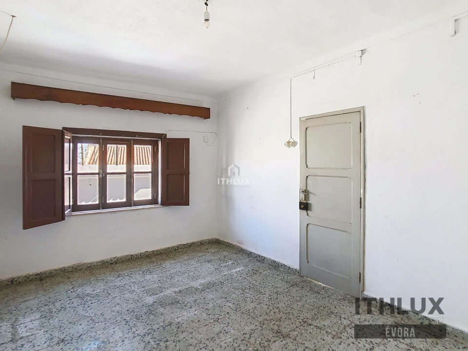 Moradia T3 para Venda em Viana do Alentejo Foto 5