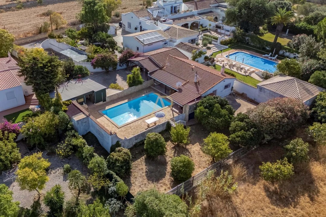 Moradia T3 para Venda em Armação de Pera Foto 33