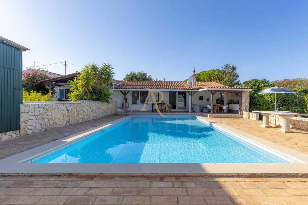 Moradia T3 para Venda em Armação de Pera Foto 8