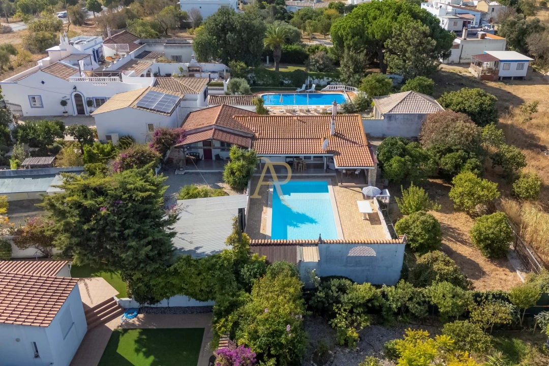 Moradia T3 para Venda em Armação de Pera Foto 1