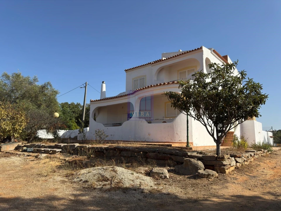 Moradia T4 para Venda em Santa Barbara de Nexe Foto 51