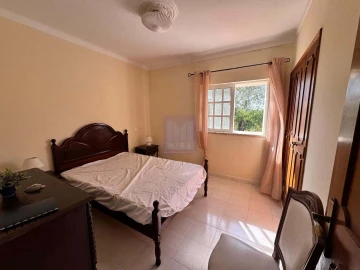Moradia T4 para Venda em Santa Barbara de Nexe