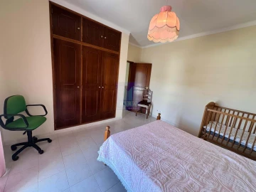 Moradia T4 para Venda em Santa Barbara de Nexe
