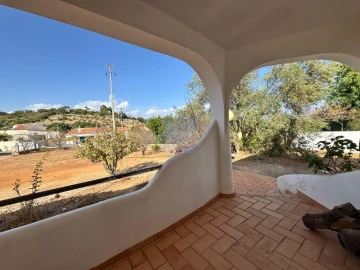 Moradia T4 para Venda em Santa Barbara de Nexe