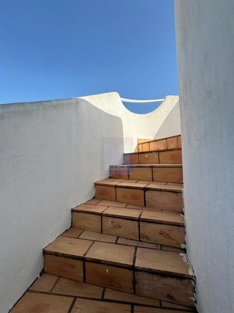 Moradia T4 para Venda em Santa Barbara de Nexe