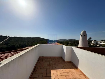 Moradia T4 para Venda em Santa Barbara de Nexe