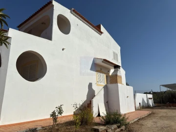 Moradia T4 para Venda em Santa Barbara de Nexe