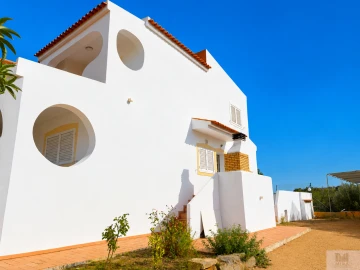 Moradia T4 para Venda em Santa Barbara de Nexe