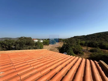 Moradia T4 para Venda em Santa Barbara de Nexe