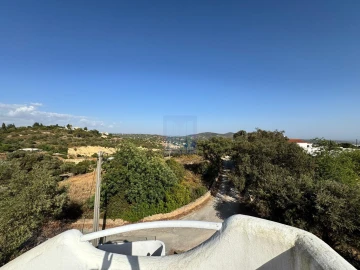 Moradia T4 para Venda em Santa Barbara de Nexe