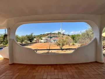 Moradia T4 para Venda em Santa Barbara de Nexe