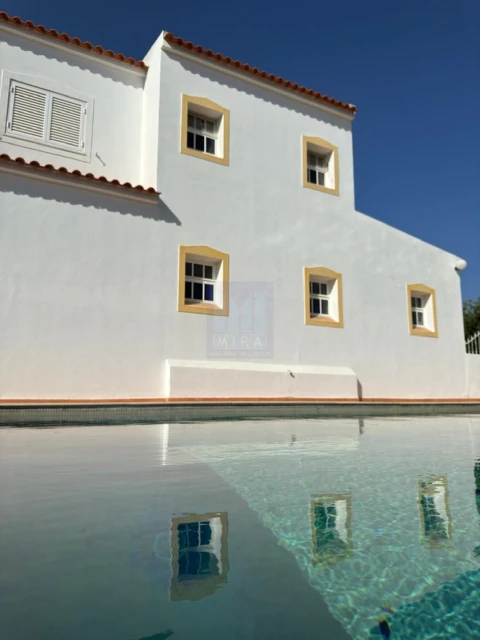Moradia T4 para Venda em Santa Barbara de Nexe