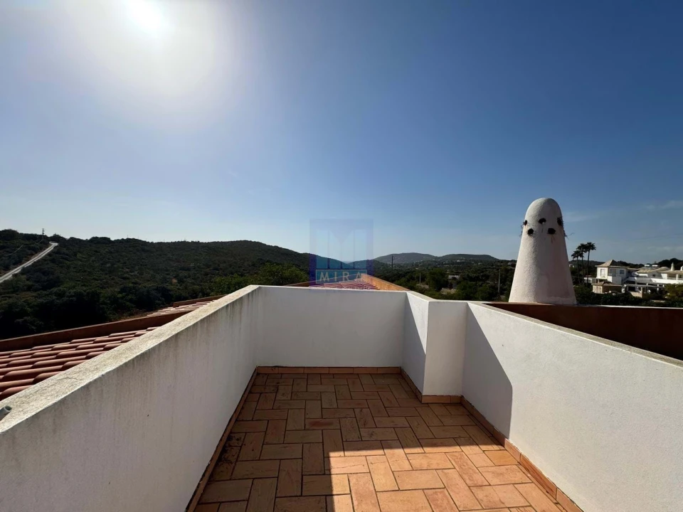 Moradia T4 para Venda em Santa Barbara de Nexe Foto 19