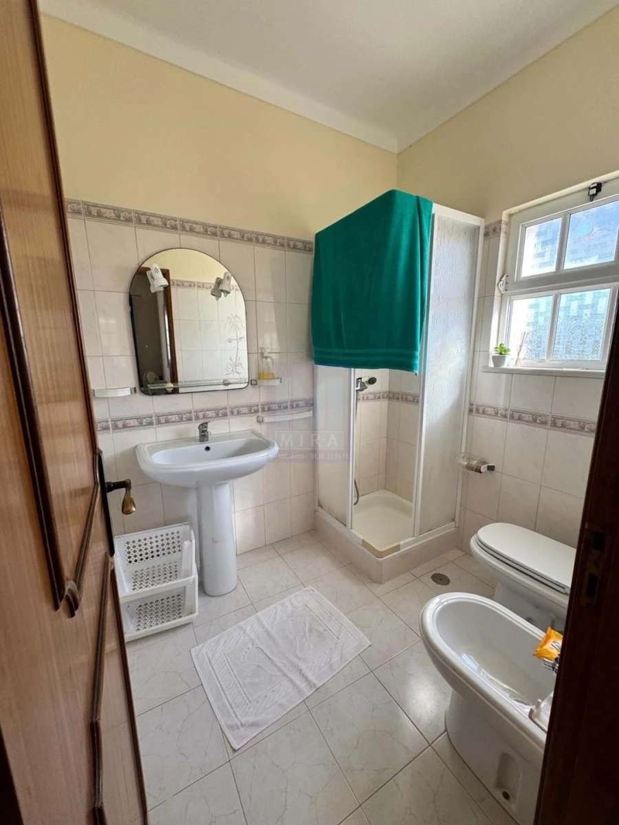 Moradia T4 para Venda em Santa Barbara de Nexe Foto 18