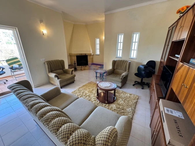 Moradia T4 para Venda em Santa Barbara de Nexe Foto 3