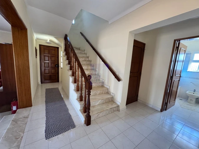 Moradia T4 para Venda em Santa Barbara de Nexe Foto 9