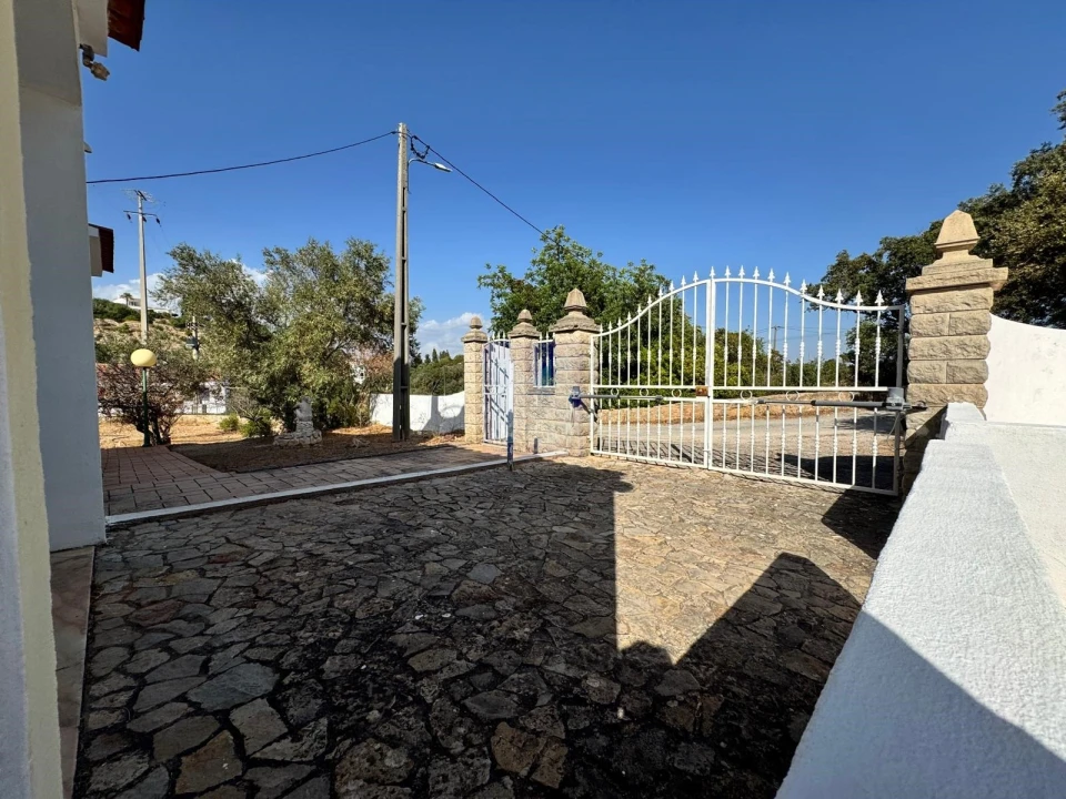 Moradia T4 para Venda em Santa Barbara de Nexe Foto 43