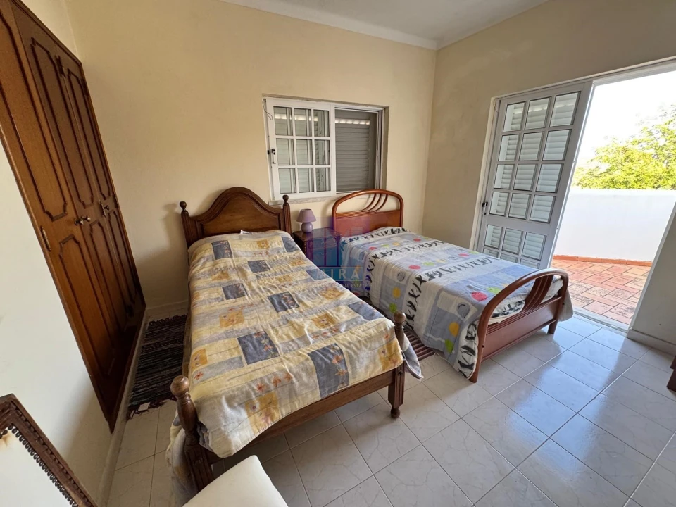 Moradia T4 para Venda em Santa Barbara de Nexe Foto 25