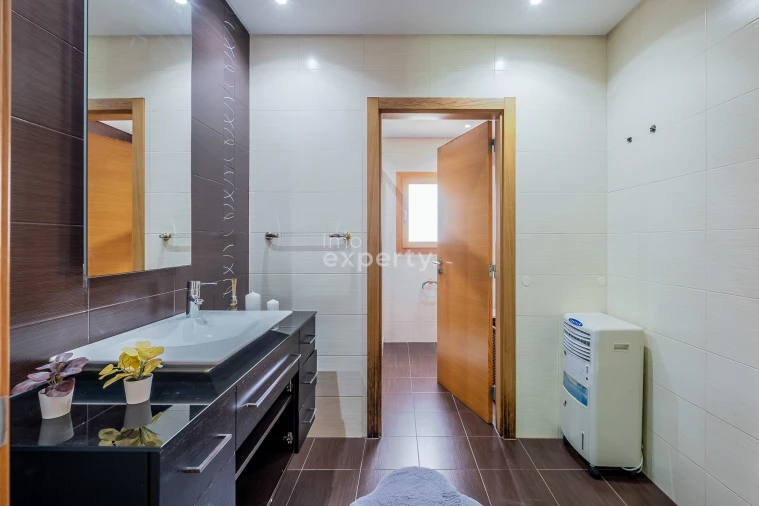 Moradia T4 para Venda em Agualva e Mira-Sintra Foto 36