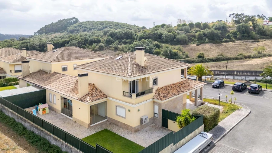 Moradia T4 para Venda em Agualva e Mira-Sintra Foto 3