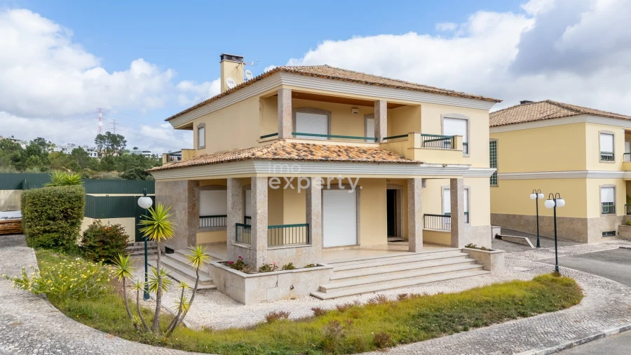 Moradia T4 para Venda em Agualva e Mira-Sintra Foto 1