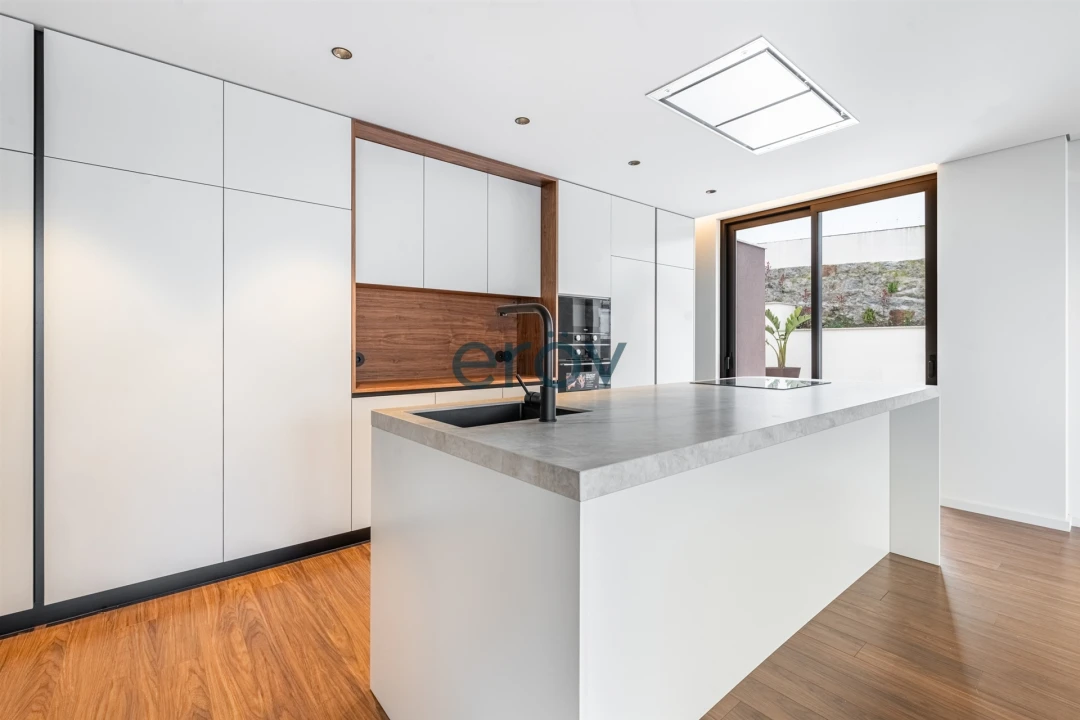 Moradia T4 para Venda em Requião Foto 20