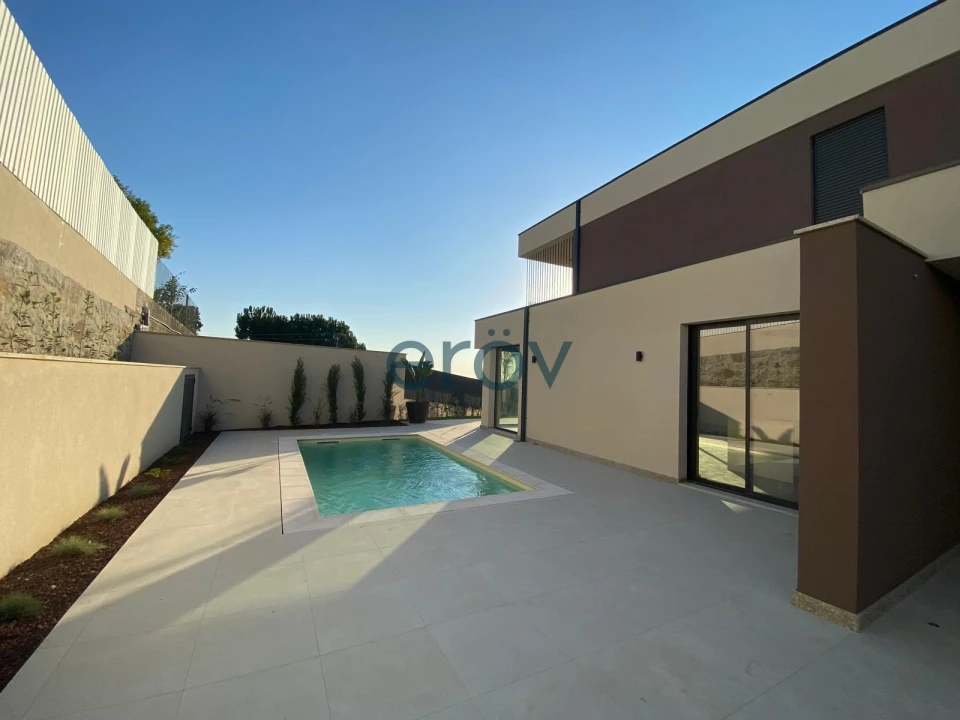 Moradia T4 para Venda em Requião Foto 7