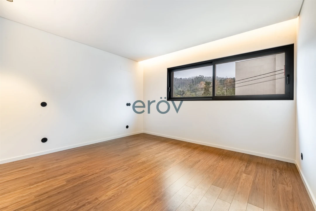 Moradia T4 para Venda em Requião Foto 34