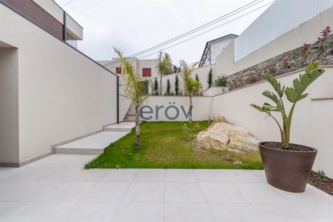 Moradia T4 para Venda em Requião Foto 25