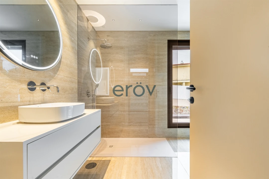 Moradia T4 para Venda em Requião Foto 41