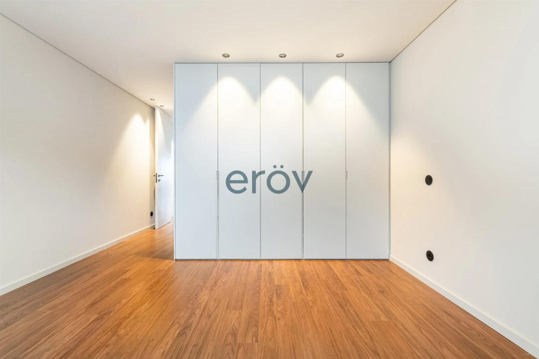 Moradia T4 para Venda em Requião Foto 35